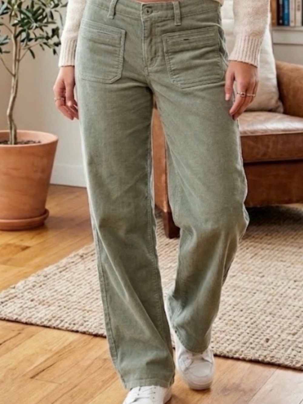 American Eagle Corduroy Pants Low-Rise Baggy Wide Leg Sage Green 8 Short